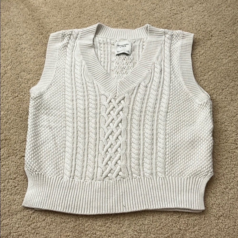 Abercrombie & Fitch Cable Knit Sweater Vest